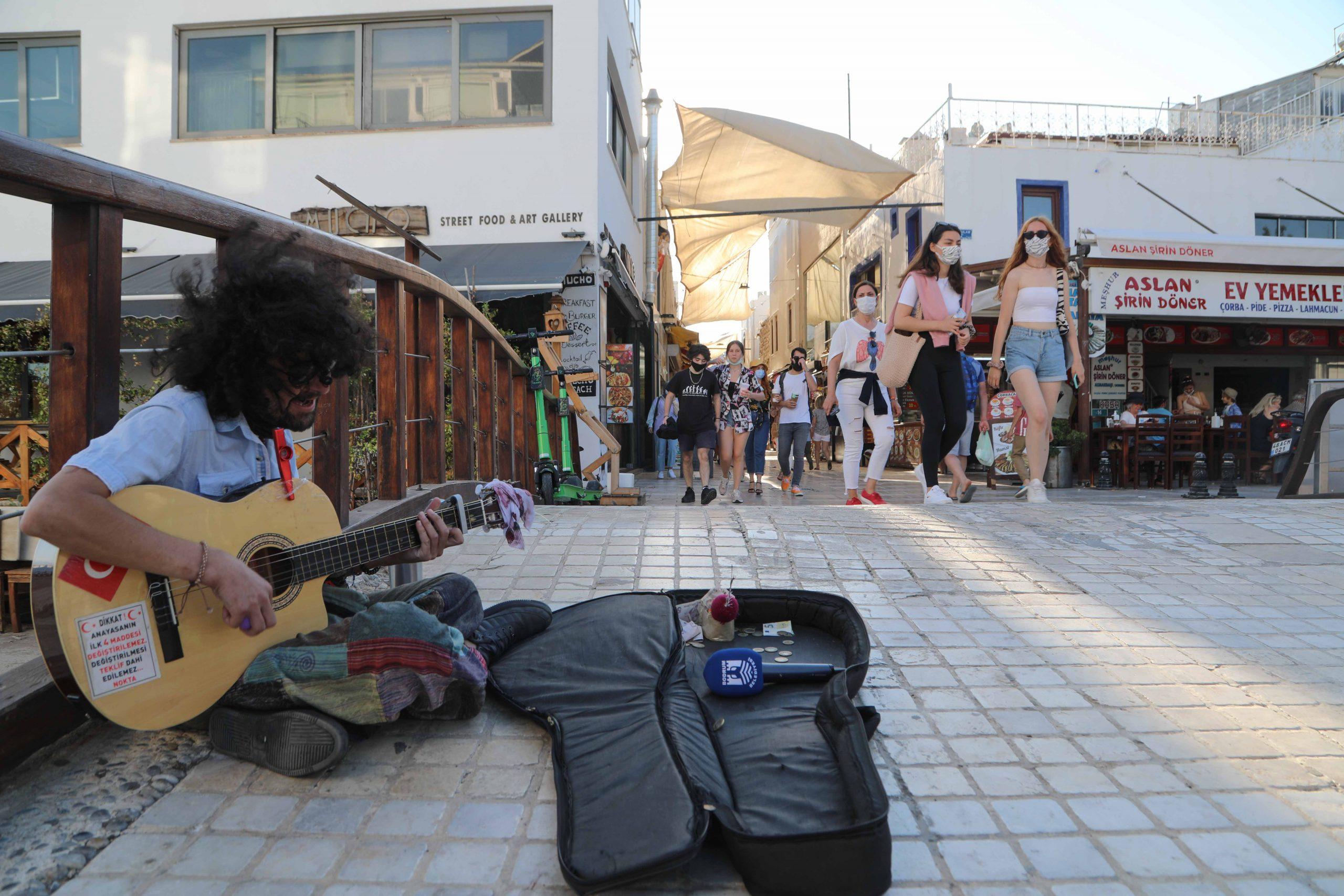 Bodrum Sanatçıları, Bodrum Sokaklarında