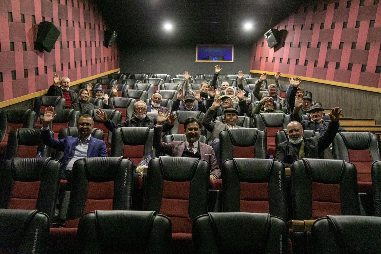 Yaşlılara Saygı Haftasında Film İzlediler