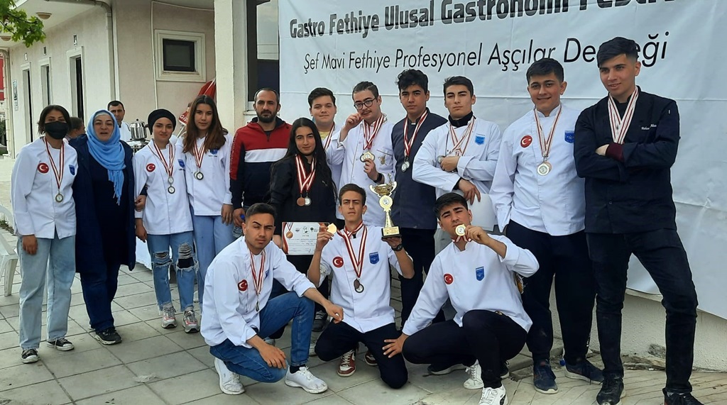 Genç Şefler Madalyalarla Döndü