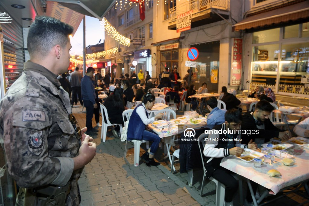 Muğla'da 4 bin 500 kişi iftarda buluştu