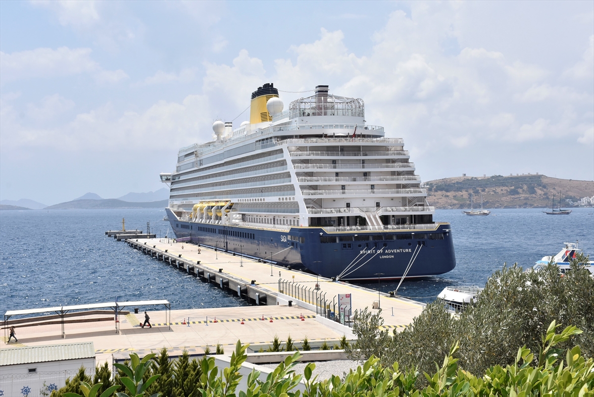 "Spirit of Adventure" Bodrum'a demir attı