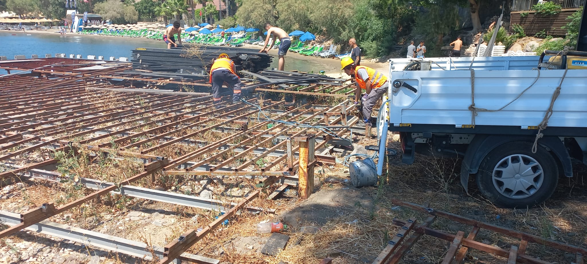 Kaçak İskelelerin Kaldırılmasına Devam Ediliyor