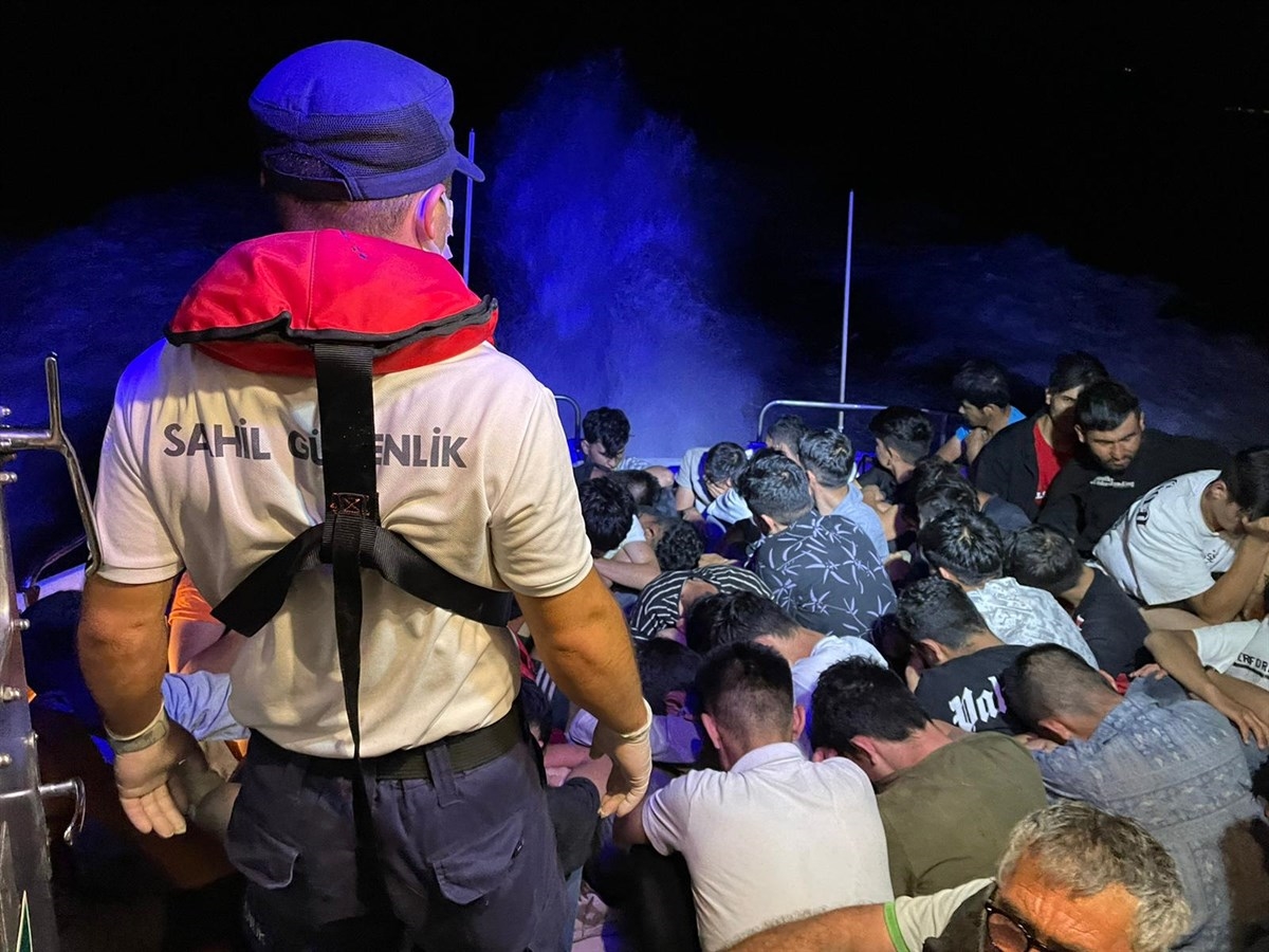 98 Düzensiz Göçmen Kurtarıldı