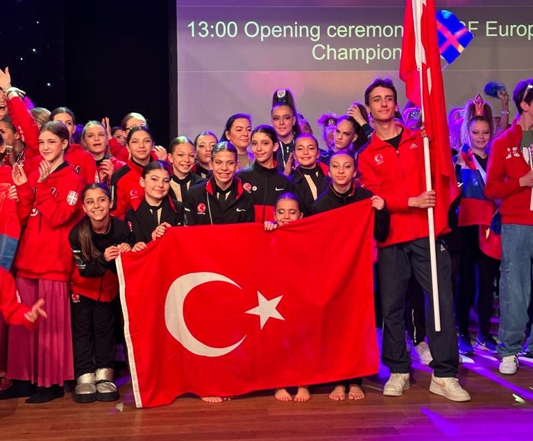 Bodrumlu Dansçılar Yine Kupalarla Döndü