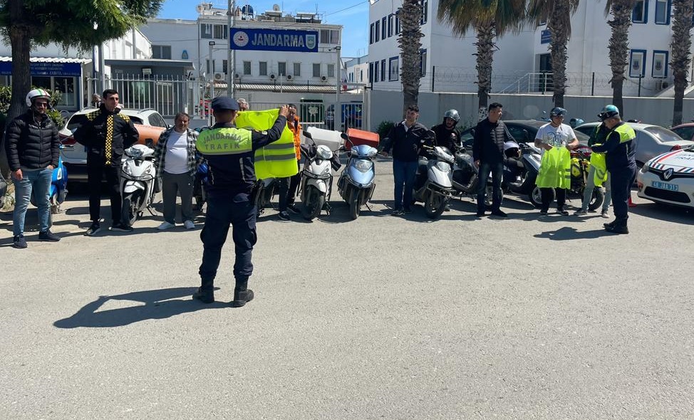 Jandarma'dan Sürücülere Yelek