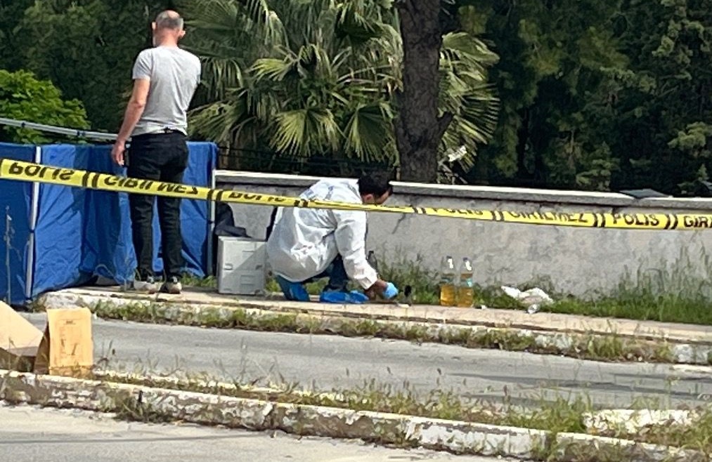 Hastane Önünde Kadın Cesedi Bulundu