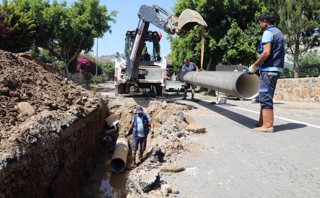 Su Hattı Patladı, Yol Kapandı
