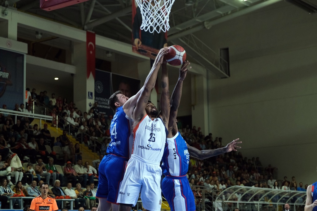 Çağdaş Bodrum Kendi Evinde Anadolu Efes ile Karşılaştı