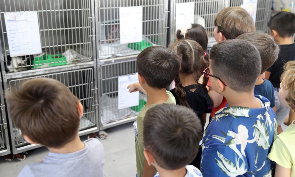 Öğrencilerden Bakımevi Ziyareti
