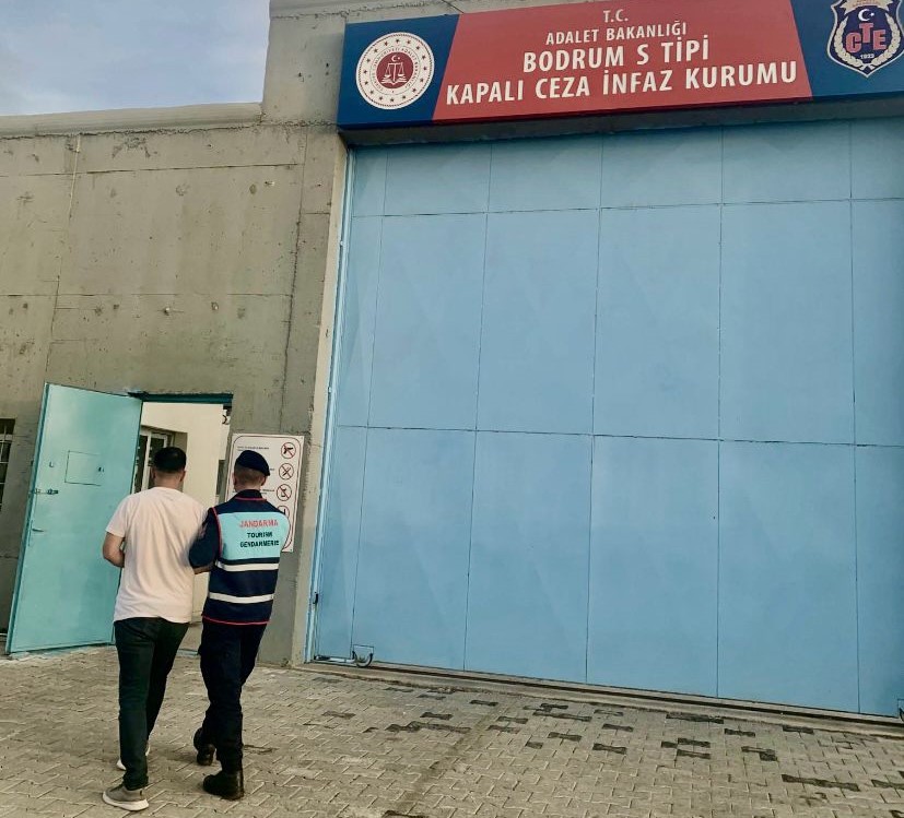 5 Ayrı Suçtan Aranıyordu