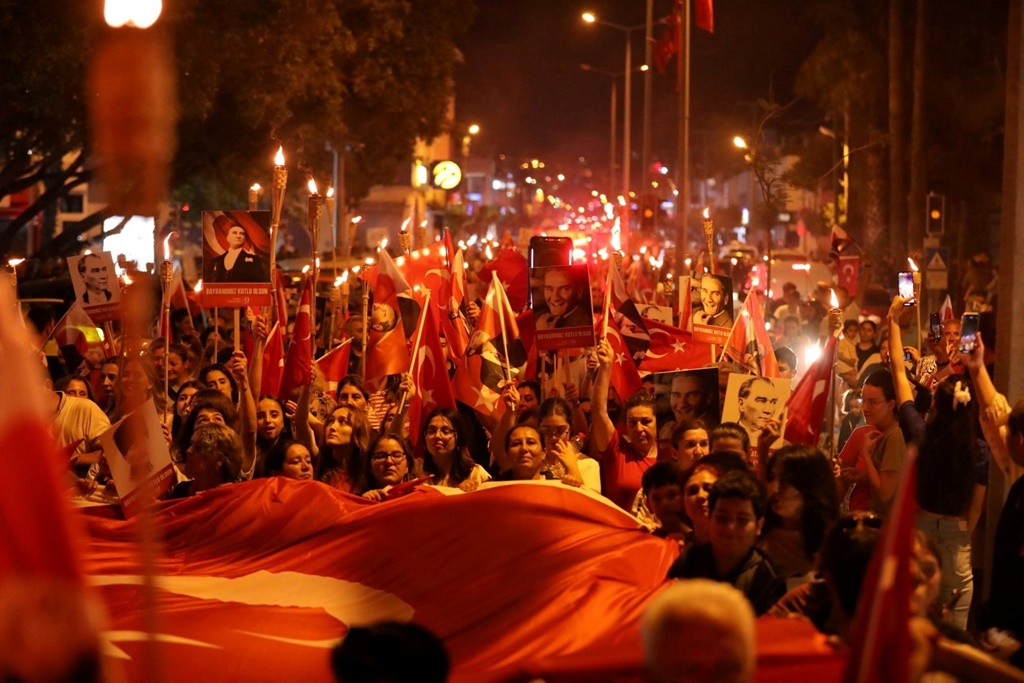 Özgürlük ve Demokrasi Gençlere Emanet