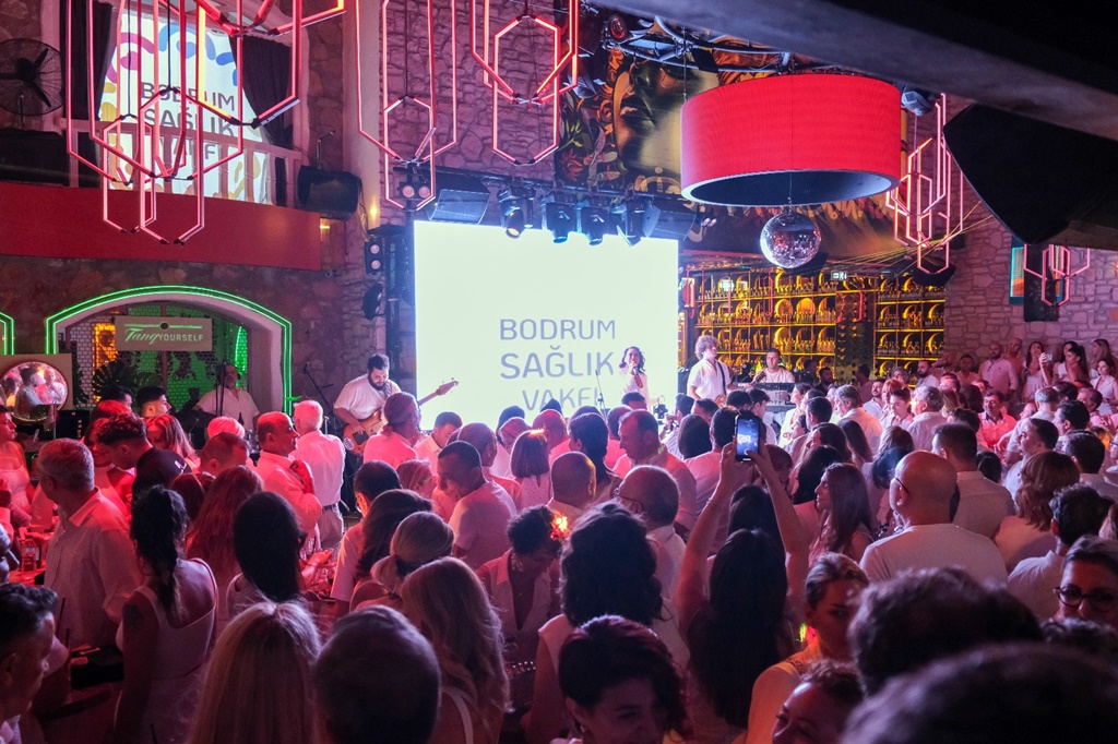 Bodrum, Beyaza Büründü