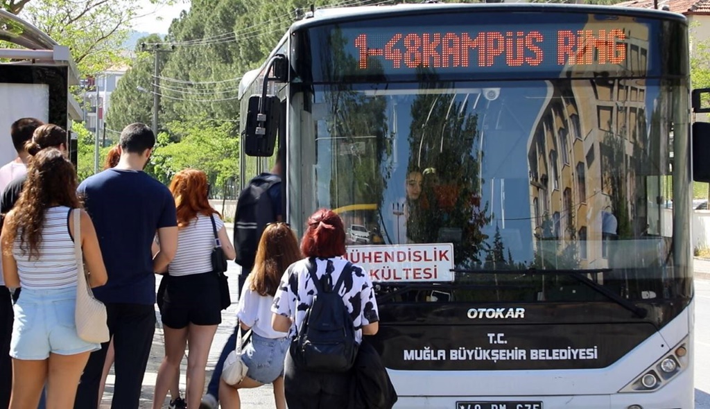 Büyükşehir’den Ulaşımda Öğrenciye Tam Destek