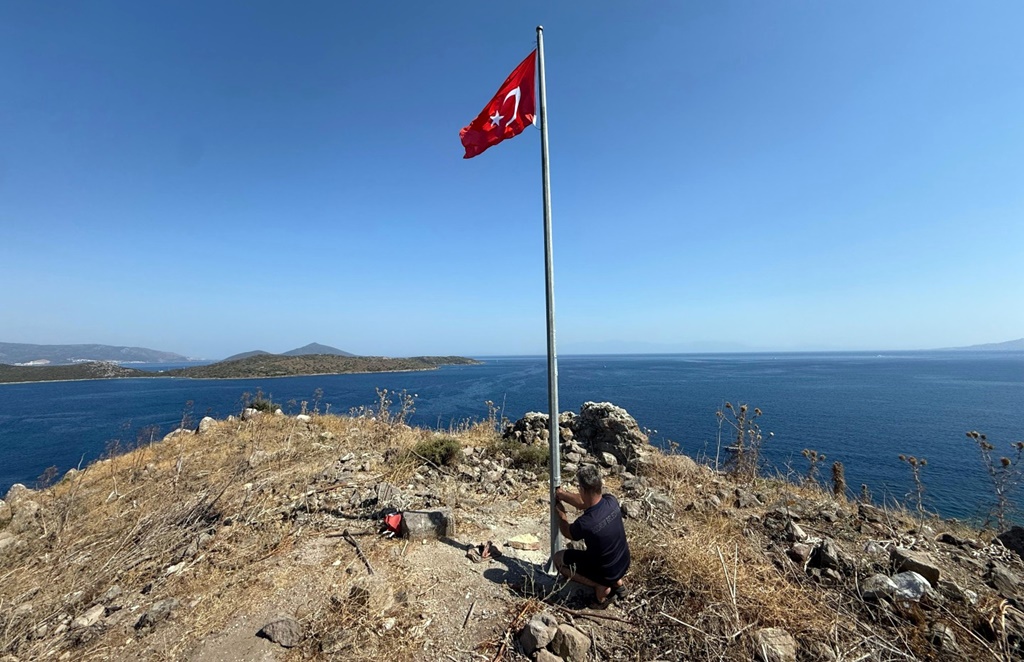 Belediyeden Bayrak Yenileme Çalışmaları