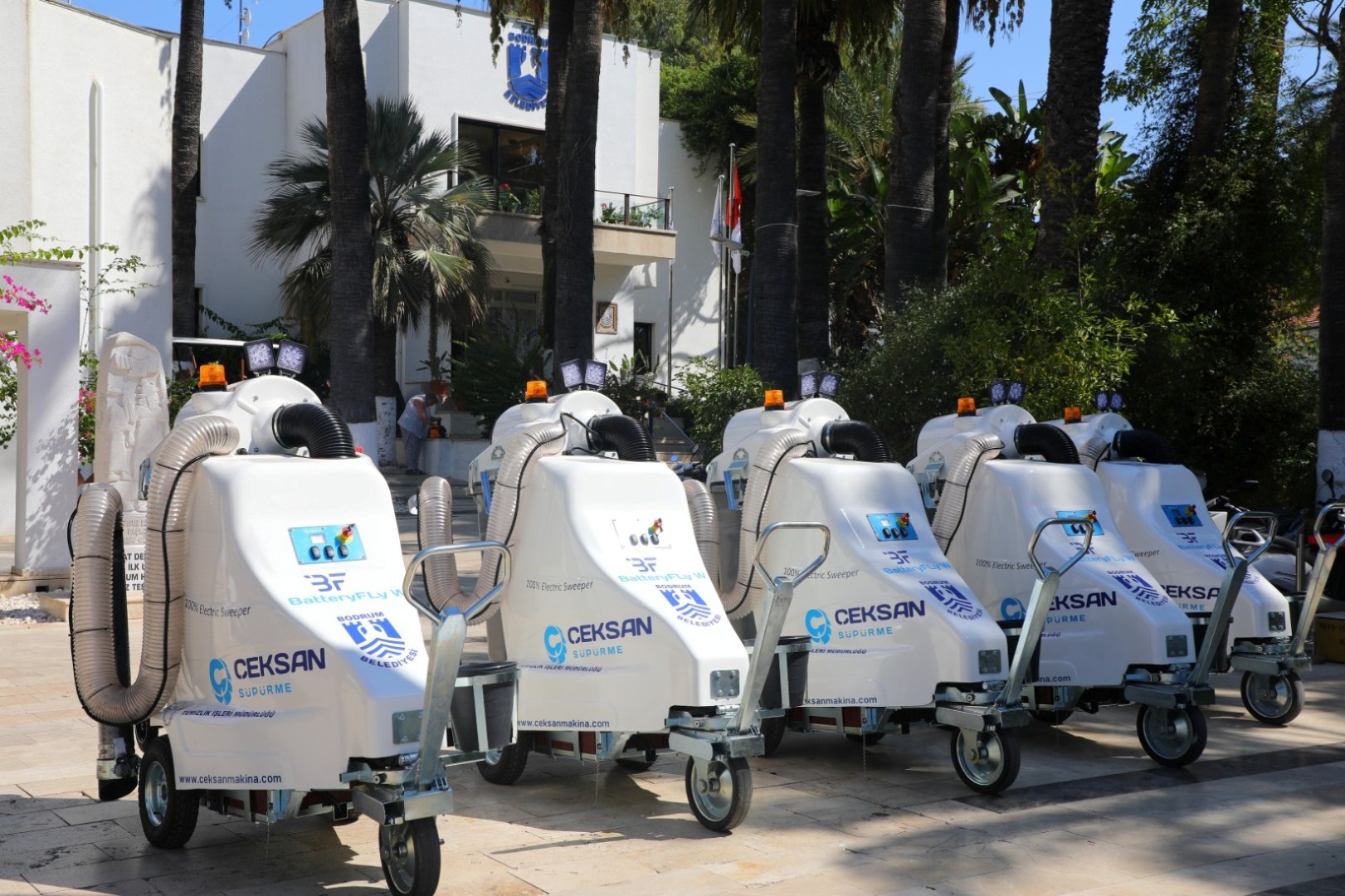 Elektrikli Yol Süpürme Araçları Hizmete Girdi