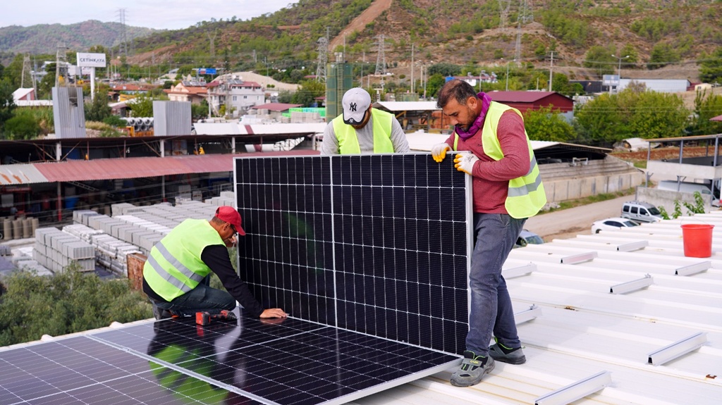 Güneş Enerjisi Santralleri Kurulumuna Başladı