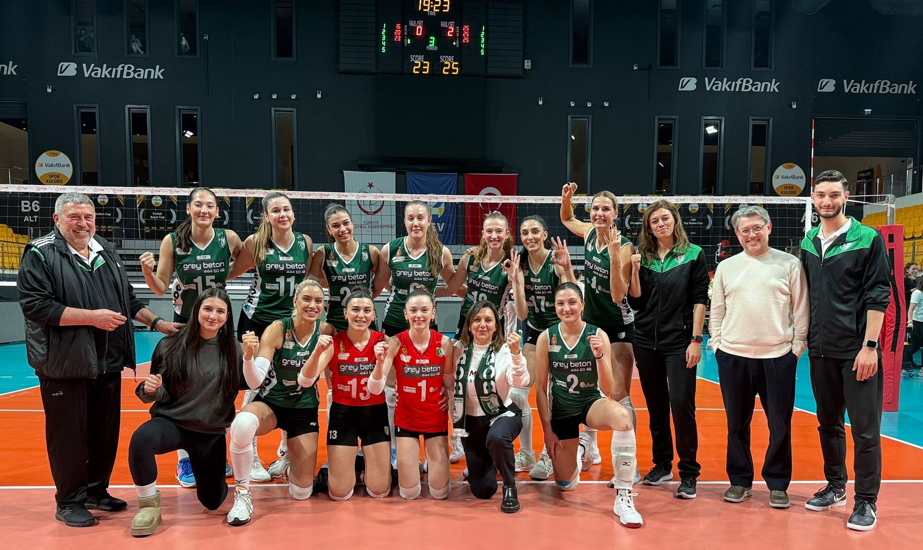 Vakıfbank Deplasmanını 3-0'la Geçtiler