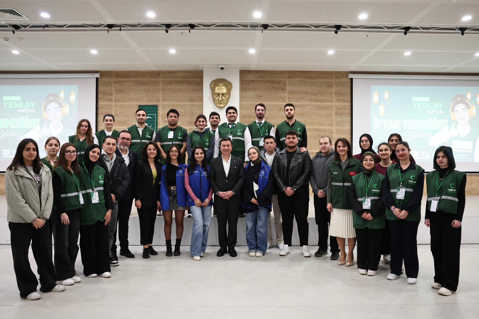 Gençlerle İftar Sofrasında Buluştular