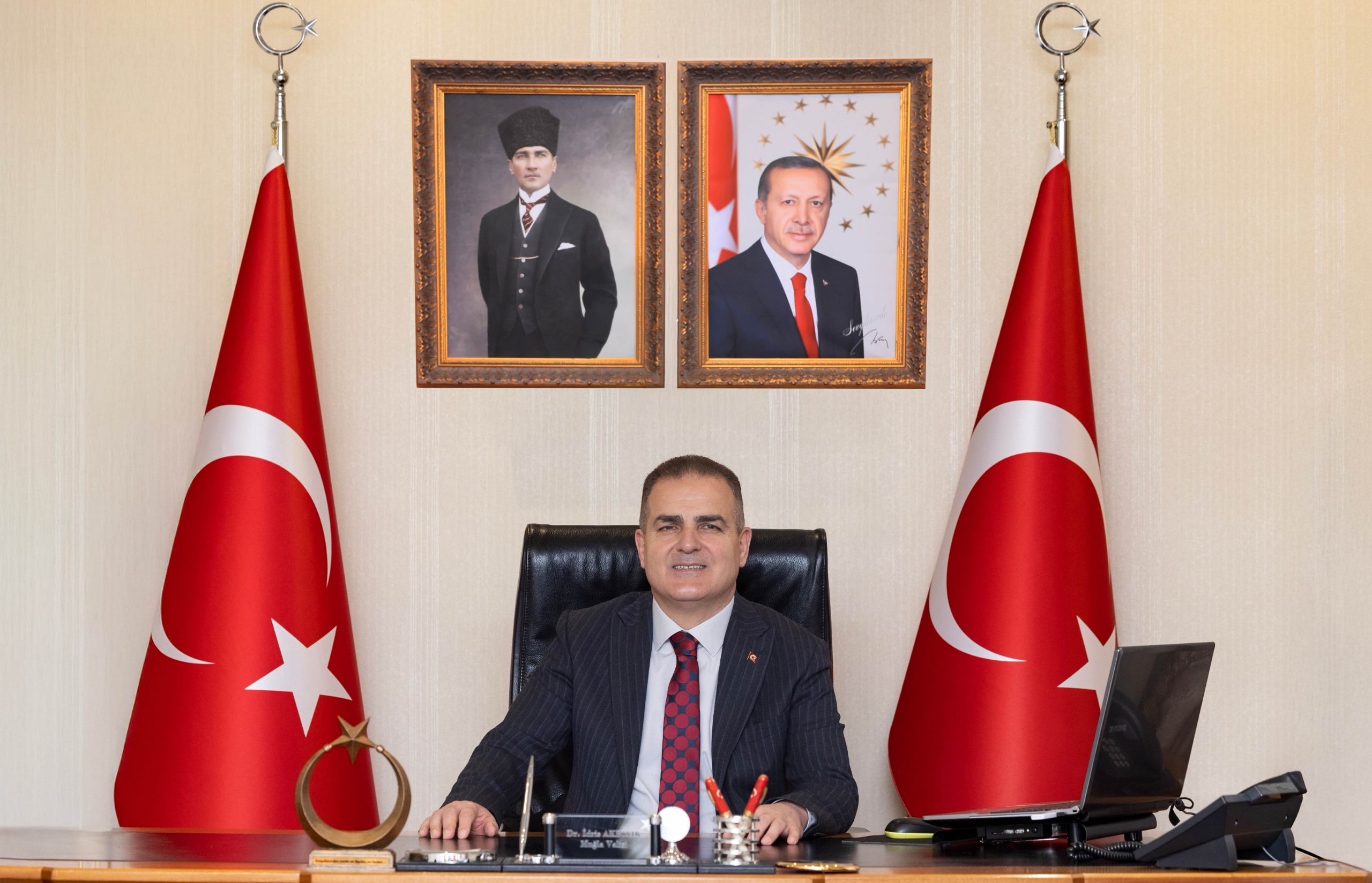 Vali Akbıyık'tan 23 Nisan Mesajı