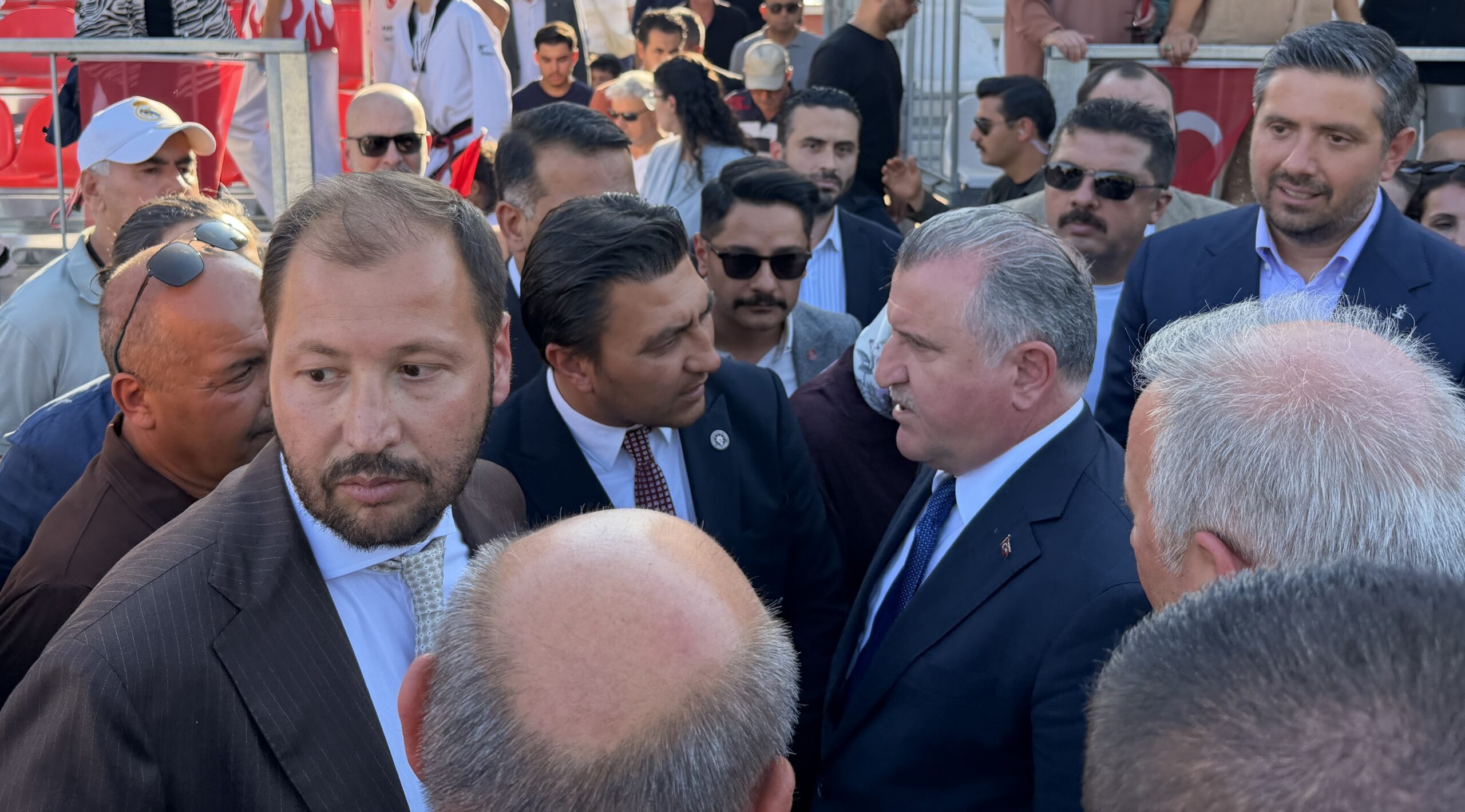 Bakan Bak’tan Bodrum’a Kapalı Spor Salonu Sözü